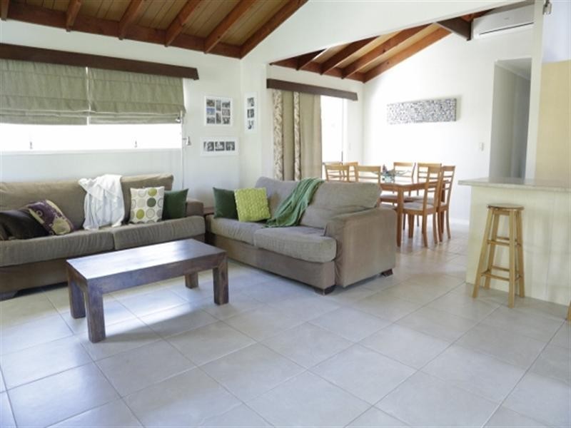 75 Clear Island Road, Broadbeach Waters QLD 4218