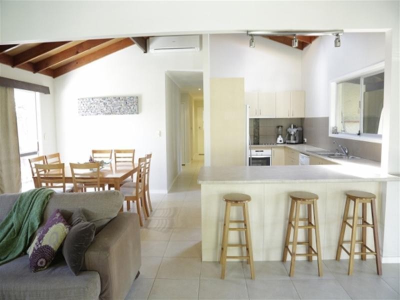 75 Clear Island Road, Broadbeach Waters QLD 4218