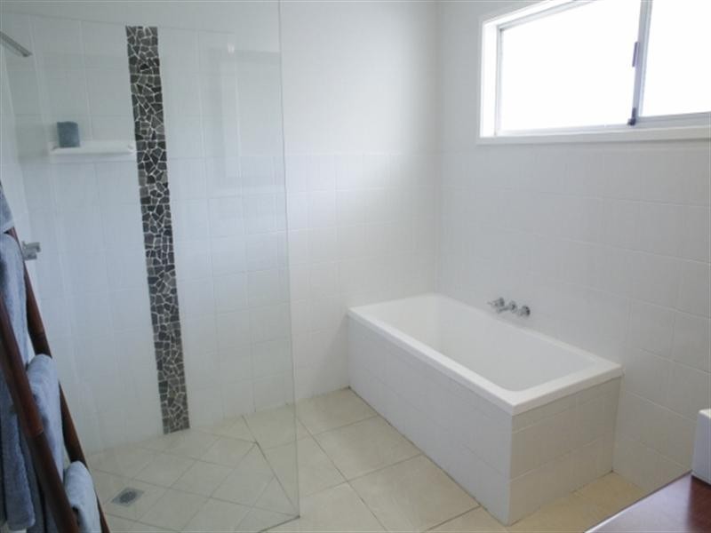 75 Clear Island Road, Broadbeach Waters QLD 4218