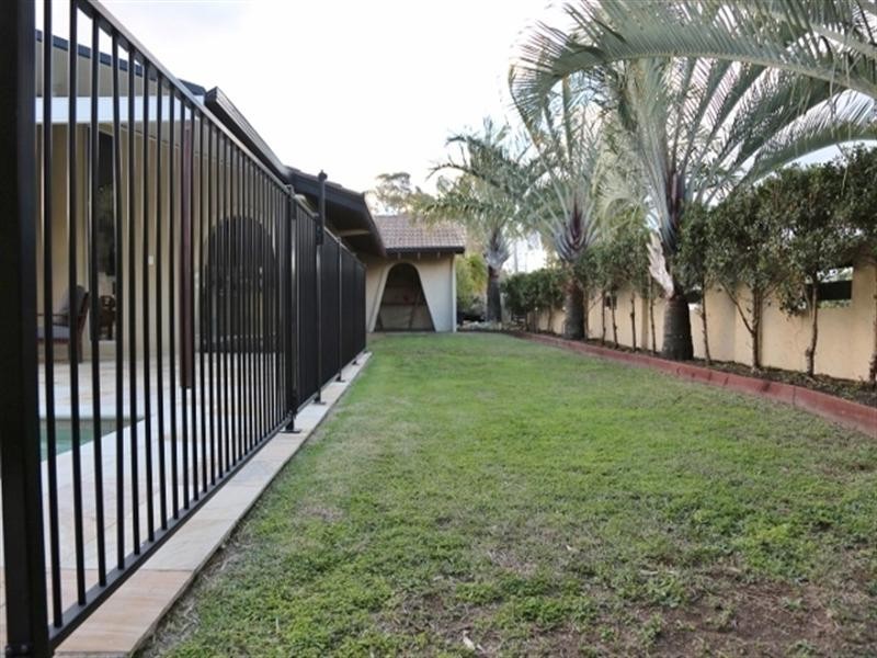 75 Clear Island Road, Broadbeach Waters QLD 4218