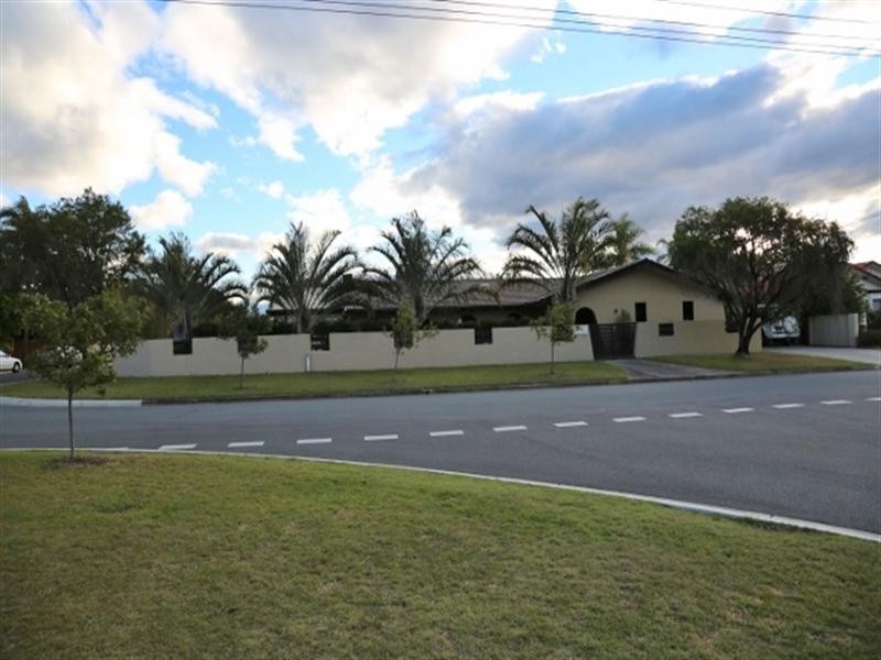 75 Clear Island Road, Broadbeach Waters QLD 4218