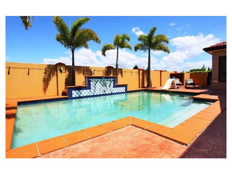 42 Arbuthnot Parade, Benowa Waters QLD 4217