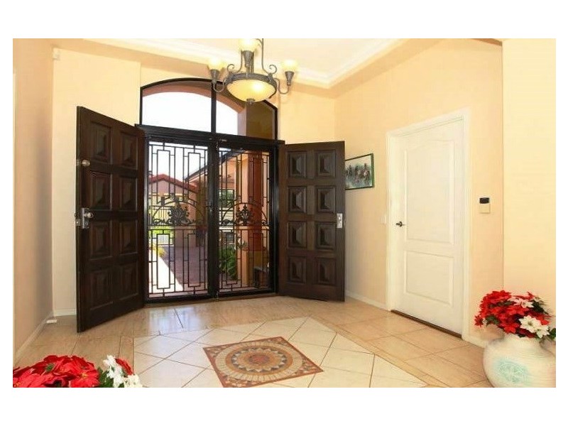 42 Arbuthnot Parade, Benowa Waters QLD 4217