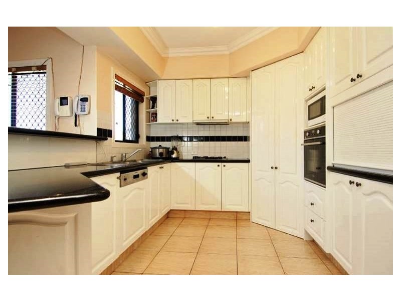 42 Arbuthnot Parade, Benowa Waters QLD 4217