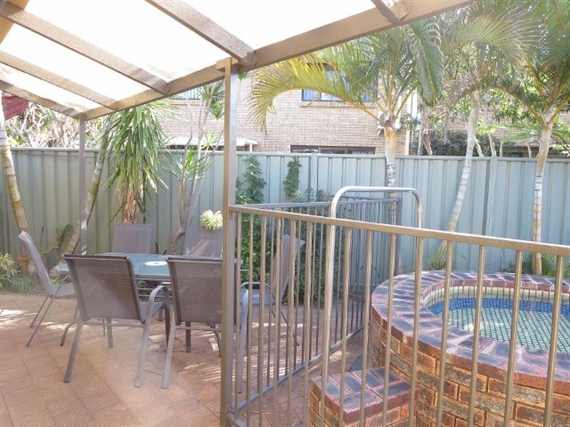 6/3 Duet Drive, Mermaid Waters QLD 4218