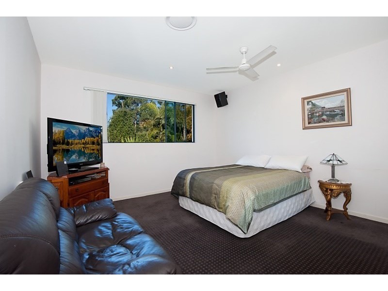 1022 Lakeview Drive, Royal Pines, Benowa QLD 4217