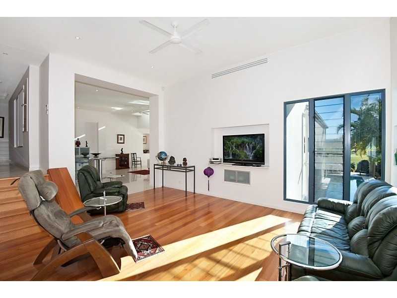 1022 Lakeview Drive, Royal Pines, Benowa QLD 4217