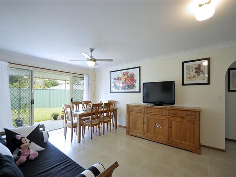 8 Twin Oaks Place, Varsity Lakes QLD 4227