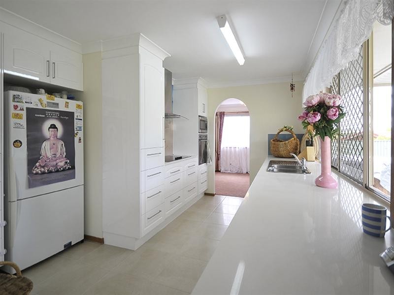 8 Twin Oaks Place, Varsity Lakes QLD 4227