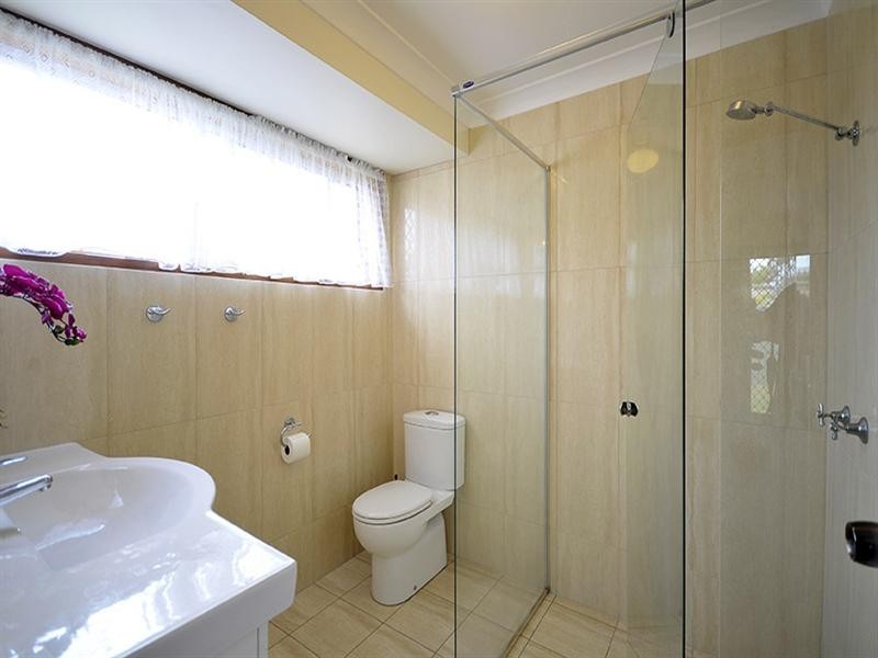 8 Twin Oaks Place, Varsity Lakes QLD 4227