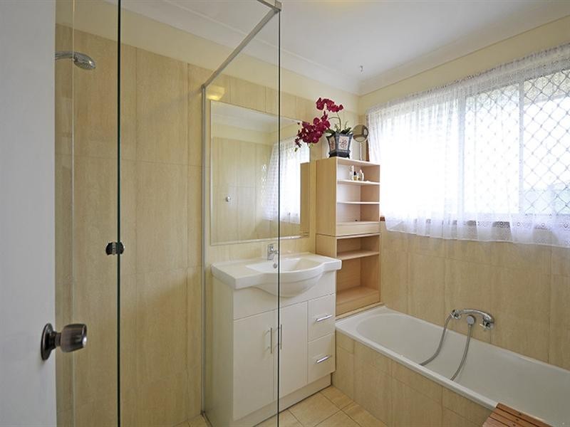 8 Twin Oaks Place, Varsity Lakes QLD 4227