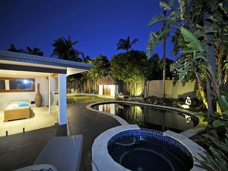 20 Barrier Reef Drive, Mermaid Waters QLD 4218