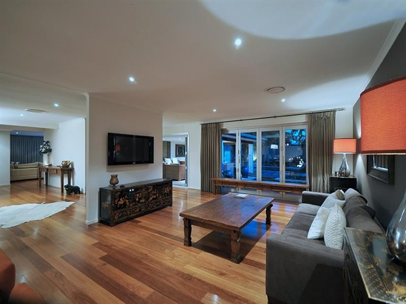 20 Barrier Reef Drive, Mermaid Waters QLD 4218