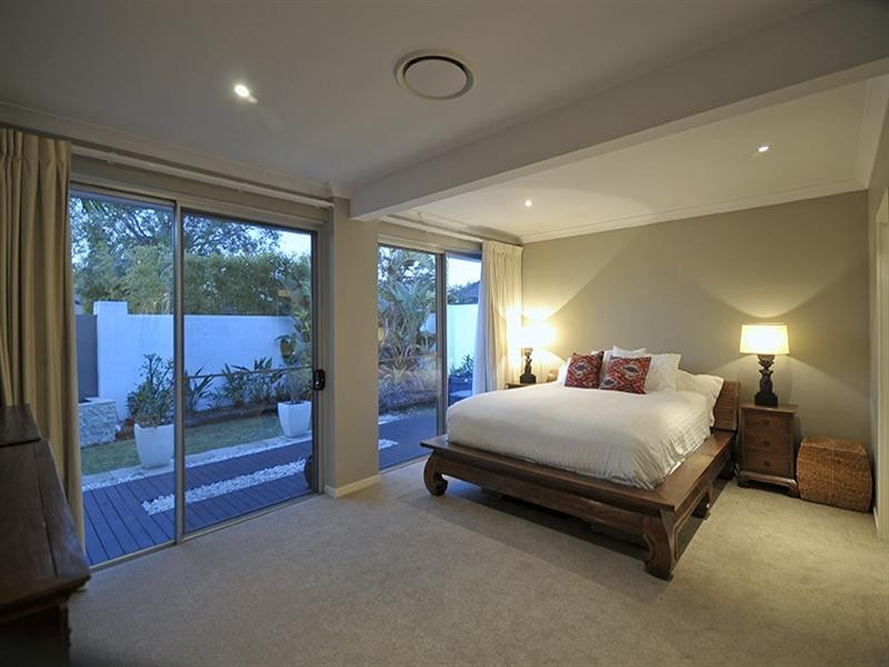 20 Barrier Reef Drive, Mermaid Waters QLD 4218