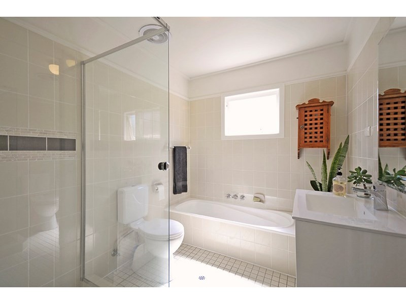 29 Boongala Road, Broadbeach Waters QLD 4218