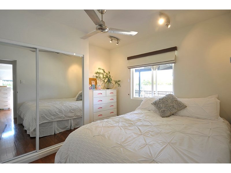29 Boongala Road, Broadbeach Waters QLD 4218