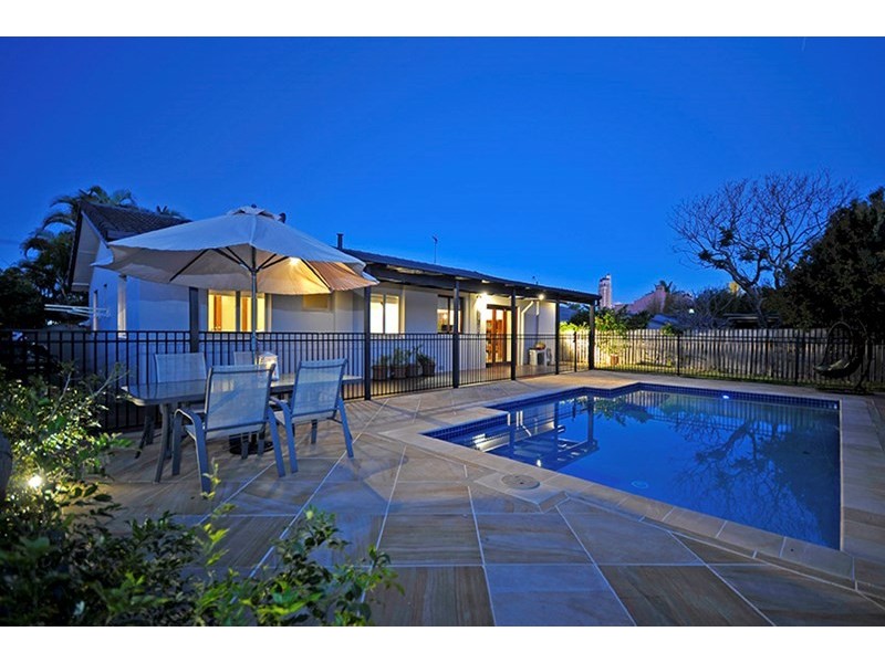 29 Boongala Road, Broadbeach Waters QLD 4218