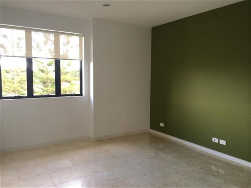 10/3 Beach Parade, Broadbeach QLD 4218