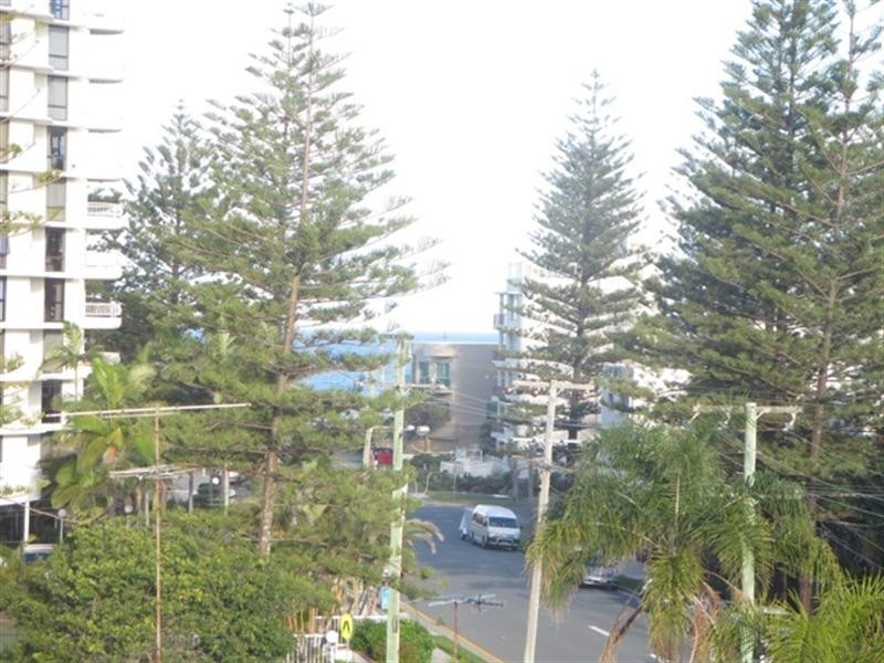10/3 Beach Parade, Broadbeach QLD 4218