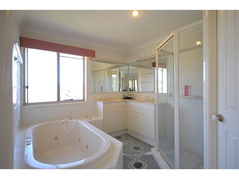 5 Lisa Court, Arundel QLD 4214