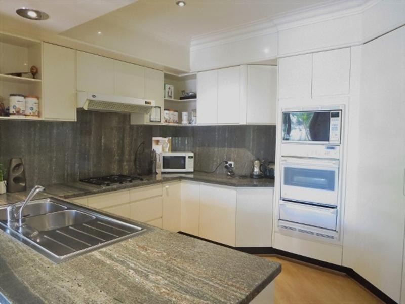 36 Beauty Point Drive, Robina QLD 4226