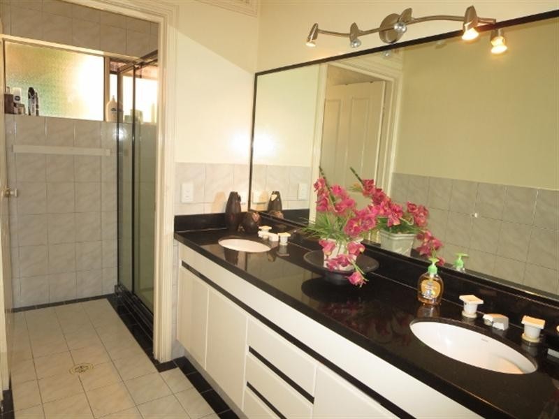 36 Beauty Point Drive, Robina QLD 4226