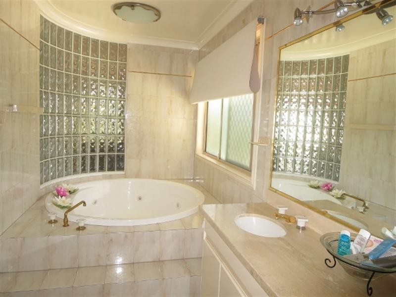 36 Beauty Point Drive, Robina QLD 4226