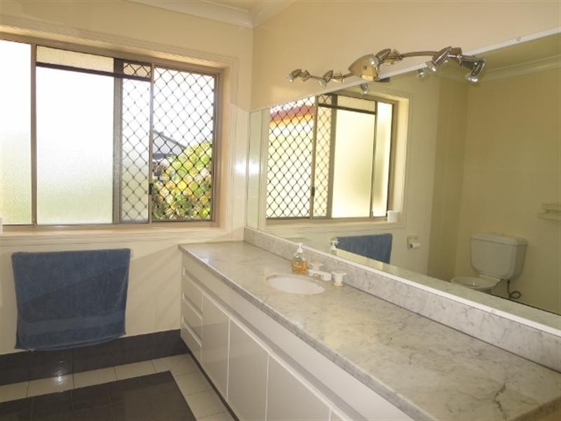 36 Beauty Point Drive, Robina QLD 4226