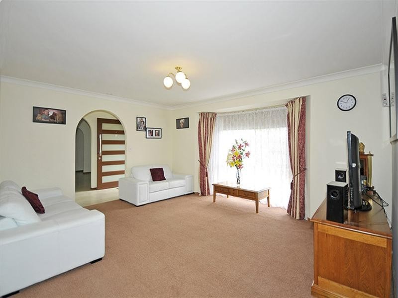 8 Twin Oaks Place, Varsity Lakes QLD 4227