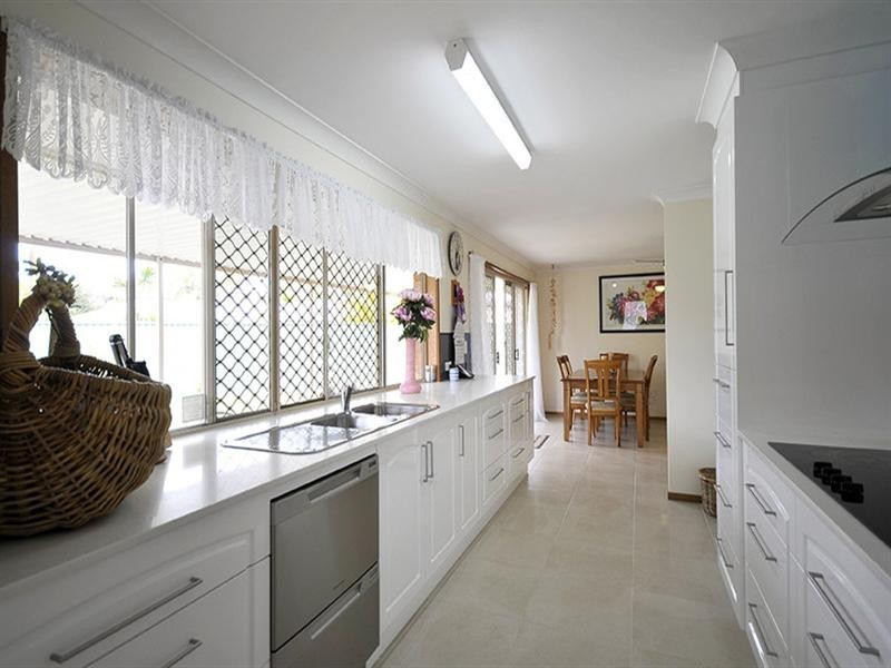 8 Twin Oaks Place, Varsity Lakes QLD 4227