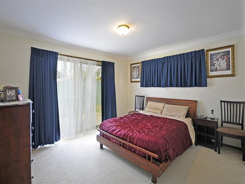 8 Twin Oaks Place, Varsity Lakes QLD 4227