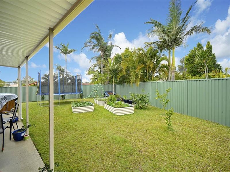 8 Twin Oaks Place, Varsity Lakes QLD 4227