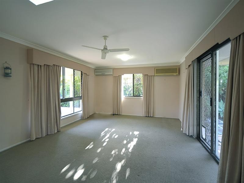 31 Manakin Avenue, Burleigh Waters QLD 4220