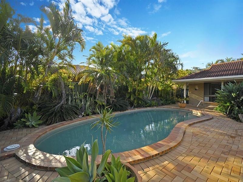 31 Manakin Avenue, Burleigh Waters QLD 4220