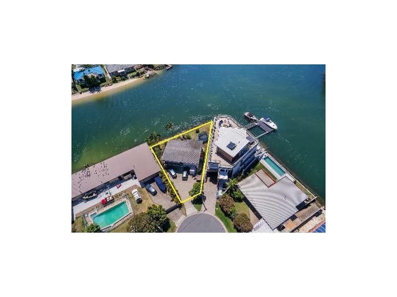 22 Lakeland Key, Broadbeach Waters QLD 4218
