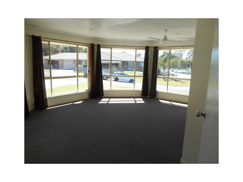 124 Henry Cotton Drive, Arundel QLD 4214