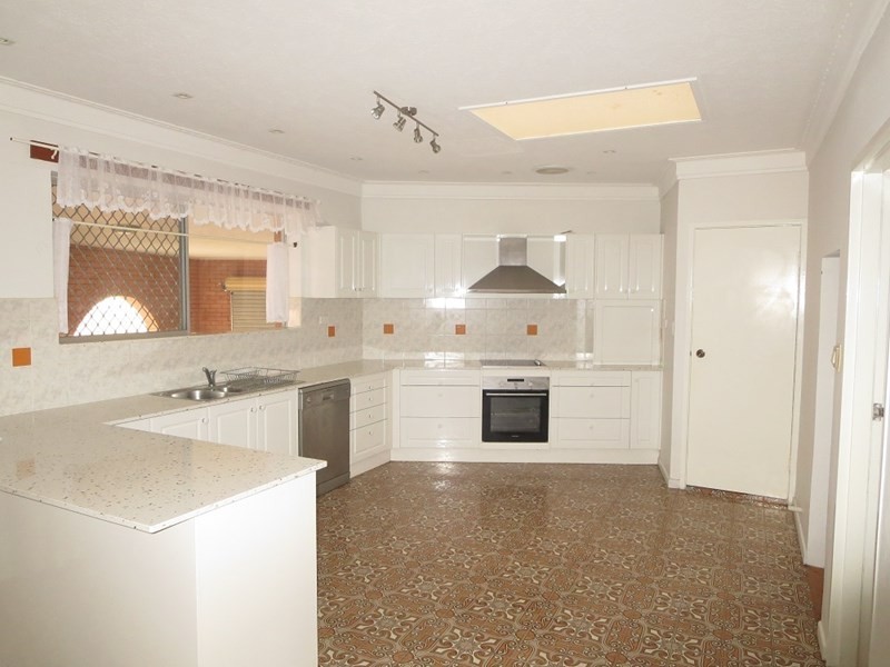 87 Sovereign Drive, Mermaid Waters QLD 4218