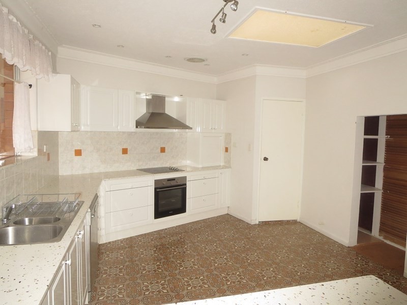 87 Sovereign Drive, Mermaid Waters QLD 4218