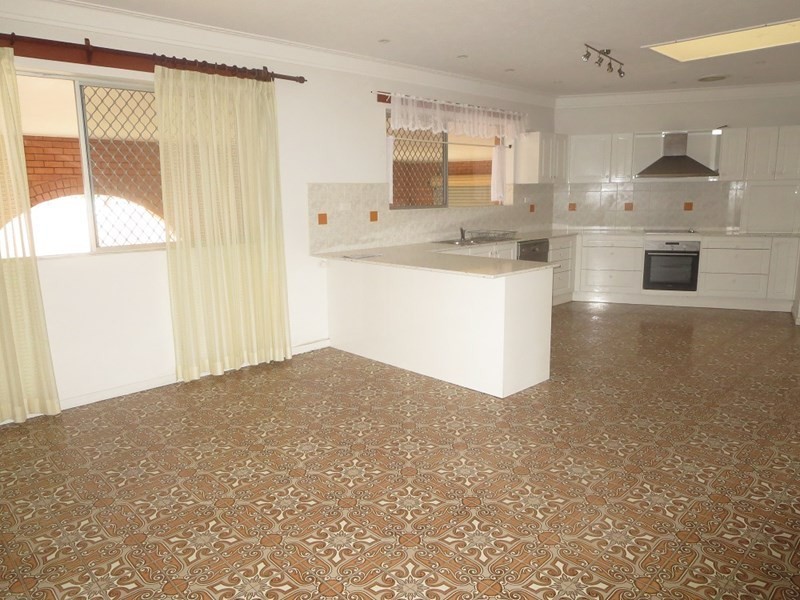 87 Sovereign Drive, Mermaid Waters QLD 4218