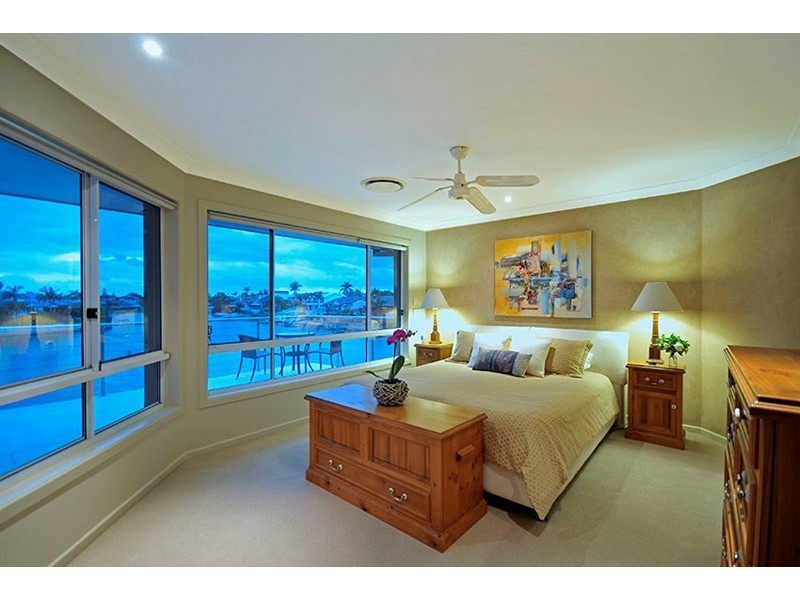 6 Portobello Drive, Mermaid Waters QLD 4218