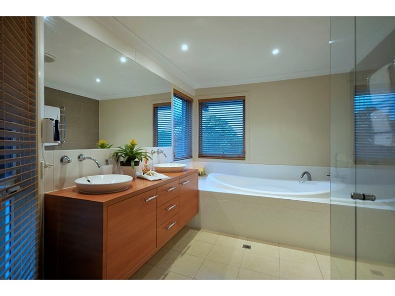 6 Portobello Drive, Mermaid Waters QLD 4218