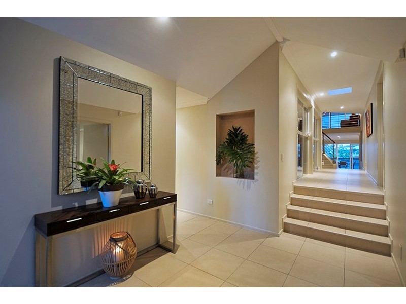 6 Portobello Drive, Mermaid Waters QLD 4218