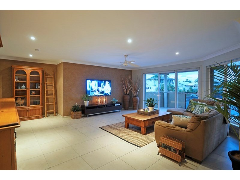 6 Portobello Drive, Mermaid Waters QLD 4218