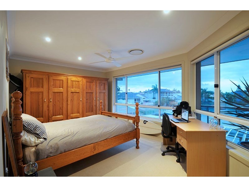 6 Portobello Drive, Mermaid Waters QLD 4218