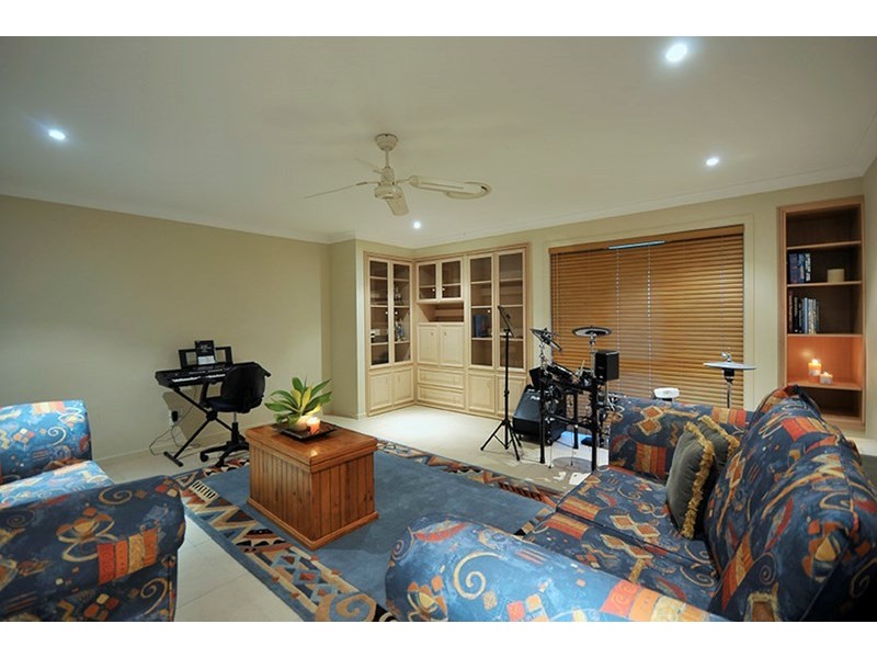 6 Portobello Drive, Mermaid Waters QLD 4218