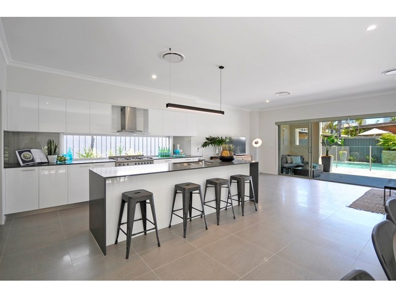 29 Cronulla Avenue, Mermaid Beach QLD 4218