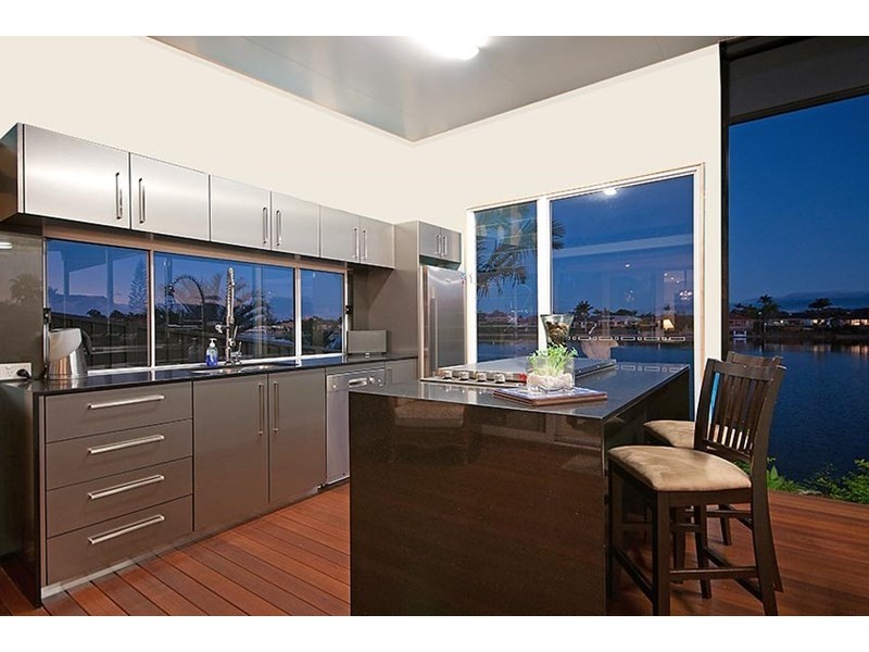 7 Salacia Avenue, Mermaid Waters QLD 4218