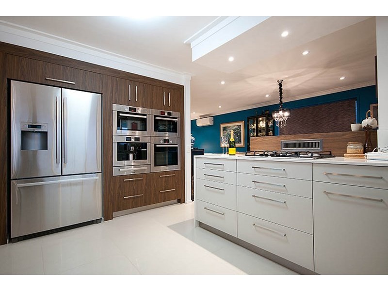 7 Salacia Avenue, Mermaid Waters QLD 4218