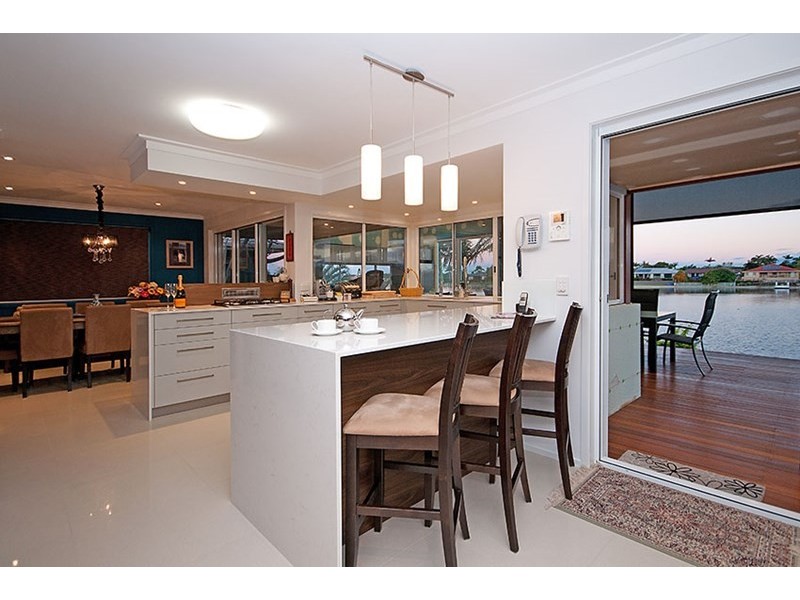 7 Salacia Avenue, Mermaid Waters QLD 4218