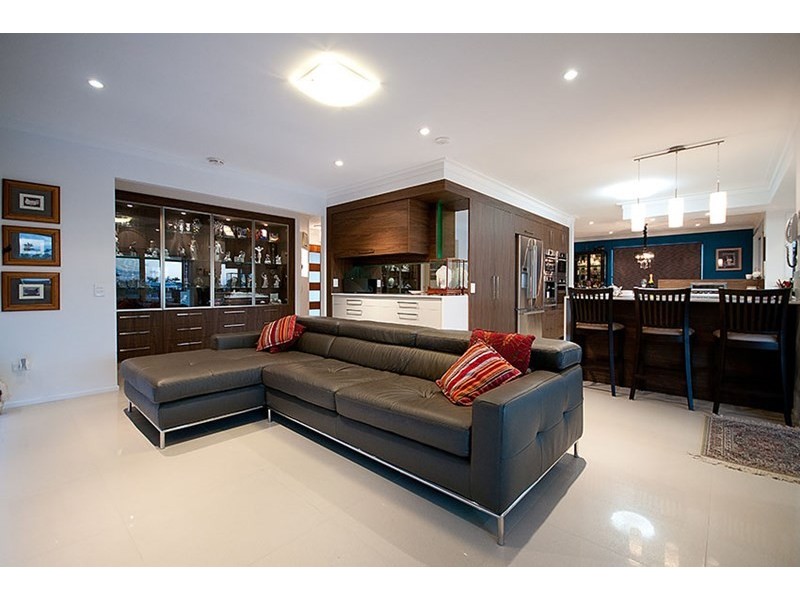 7 Salacia Avenue, Mermaid Waters QLD 4218